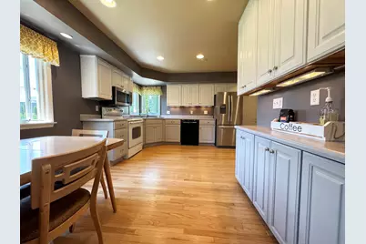 1513  Greenway Ter, Waukesha, WI 53186 - Photo 3