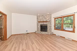 30906 Pleasant View Dr, Racine, WI 53185 - Photo 17
