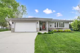 6846 S Juniper Ct, Oak Creek, WI 53154 - Photo 7