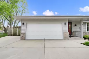 6846 S Juniper Ct, Oak Creek, WI 53154 - Photo 5