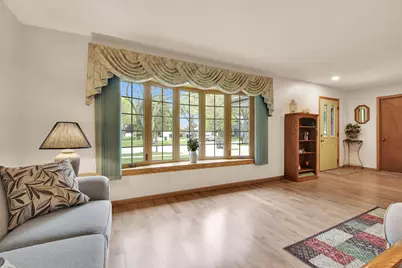 6846 S Juniper Ct, Oak Creek, WI 53154 - Photo 11