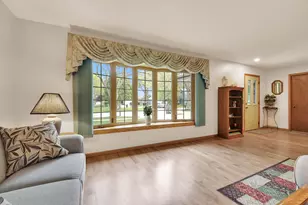 6846 S Juniper Ct, Oak Creek, WI 53154 - Photo 11