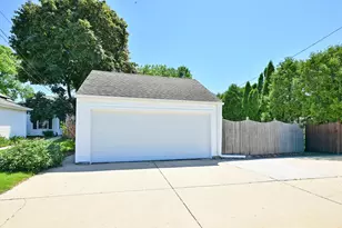 5835 N Lake Dr, Whitefish Bay, WI 53217 - Photo 31