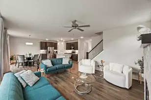 W193N5036 Rosemary Rdg, Menomonee Falls, WI 53051 - Photo 5