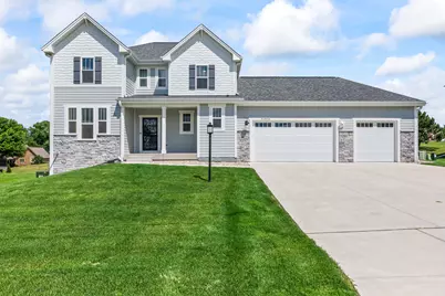 W193N5036  Rosemary Rdg, Menomonee Falls, WI 53051 - Photo 1