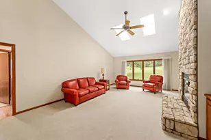 W270N2568 Orchard Ln, Pewaukee, WI 53072 - Photo 7