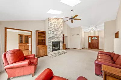 W270N2568  Orchard Ln, Pewaukee, WI 53072 - Photo 9