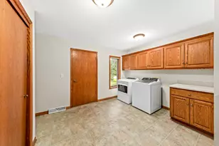 W270N2568 Orchard Ln, Pewaukee, WI 53072 - Photo 27