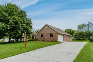 W270N2568 Orchard Ln, Pewaukee, WI 53072 - Photo 35