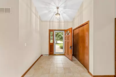 W270N2568  Orchard Ln, Pewaukee, WI 53072 - Photo 3