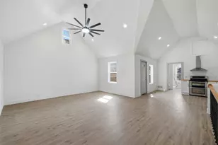 1850 N Warren Ave, Milwaukee, WI 53202 - Photo 21