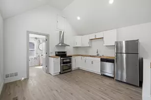 1850 N Warren Ave, Milwaukee, WI 53202 - Photo 17