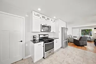 2247 E Vollmer Ave, Milwaukee, WI 53207 - Photo 9