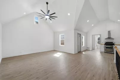 1850 N Warren Ave, Milwaukee, WI 53202 - Photo 21