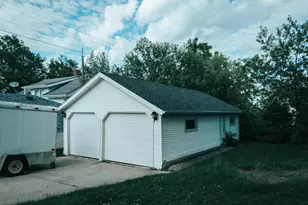 1405 S 13th St, Manitowoc, WI 54220 - Photo 31