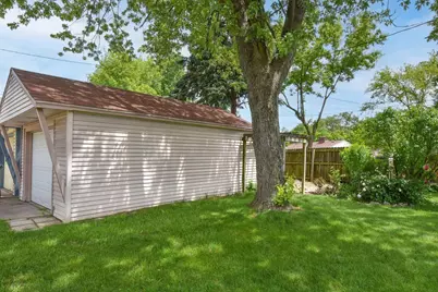 6639 W Bennett Ave, Milwaukee, WI 53219 - Photo 17