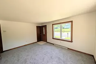 214 Fairview St, Watertown, WI 53094 - Photo 9