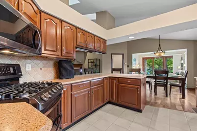 W173N8073  Shady Ln, Menomonee Falls, WI 53051 - Photo 11