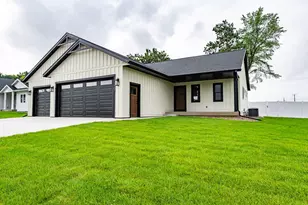 1407 Herb Ln, Holmen, WI 54636 - Photo 1
