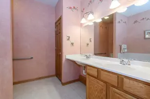 5394 S Butterfield Way, Greenfield, WI 53221 - Photo 15
