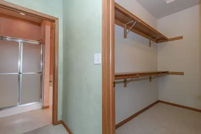 5394 S Butterfield Way, Greenfield, WI 53221 - Photo 13