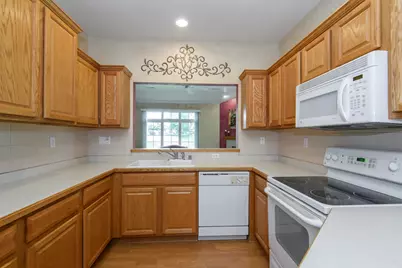 5394 S Butterfield Way, Greenfield, WI 53221 - Photo 5