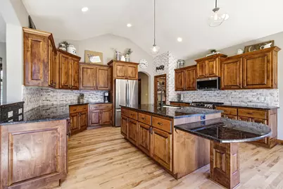 7306 S Stone Hedge Dr, Franklin, WI 53132 - Photo 9