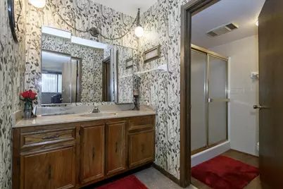 7821 W Heather Ave, Milwaukee, WI 53223 - Photo 21