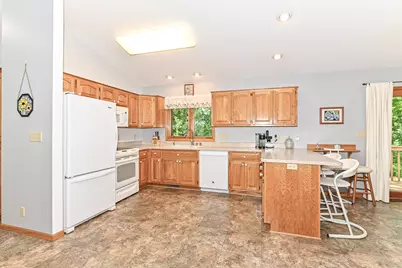 27151  Ridgewood Trl, Racine, WI 53185 - Photo 5