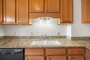 3127 N Marietta Ave, Milwaukee, WI 53211 - Photo 11