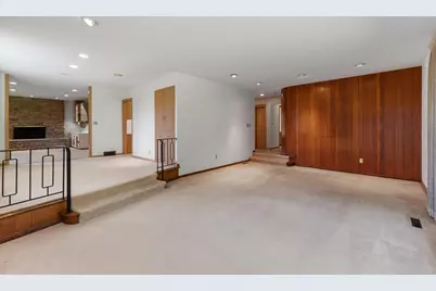 8909 N Maitland Rd, Bayside, WI 53217 - Photo 3