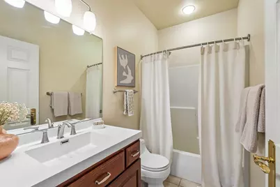 240  Crystal Dr, Hartland, WI 53029 - Photo 27