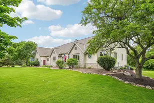 240 Crystal Dr, Hartland, WI 53029 - Photo 1
