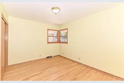 8732 W Burdick Ave, Milwaukee, WI 53227 - Photo 23