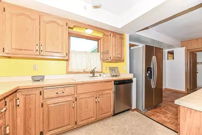 8732 W Burdick Ave, Milwaukee, WI 53227 - Photo 21