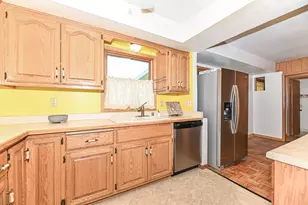 8732 W Burdick Ave, Milwaukee, WI 53227 - Photo 21