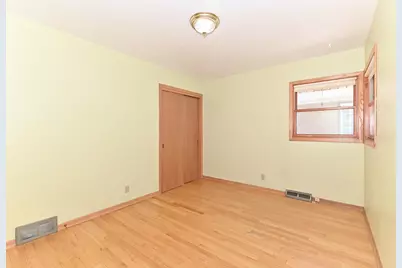 8732 W Burdick Ave, Milwaukee, WI 53227 - Photo 25