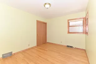 8732 W Burdick Ave, Milwaukee, WI 53227 - Photo 25