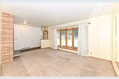8732 W Burdick Ave, Milwaukee, WI 53227 - Photo 9