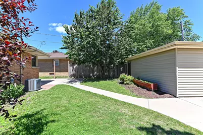8732 W Burdick Ave, Milwaukee, WI 53227 - Photo 43