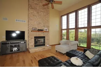 8334  Virginia Cir, Racine, WI 53185 - Photo 3