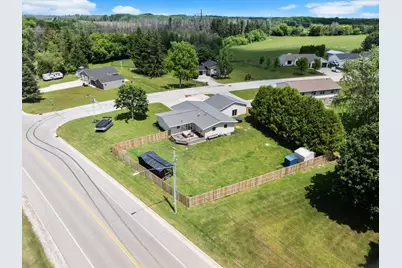 203  Oakwood Dr, Francis Creek, WI 54220 - Photo 31
