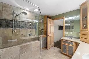 2540 S 95th St, West Allis, WI 53227 - Photo 13