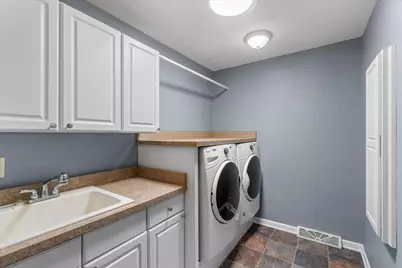 2540 S 95th St, West Allis, WI 53227 - Photo 15