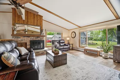 6121  Black Wolf Point Rd, Black Wolf, WI 54902 - Photo 5