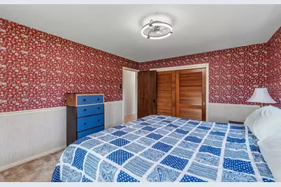 7873 N Edgeworth Dr, Milwaukee, WI 53223 - Photo 11
