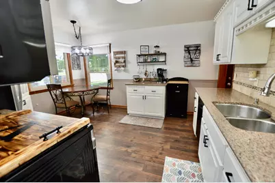 4159 N 92nd St, Wauwatosa, WI 53222 - Photo 9