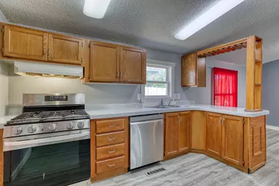 2451 S 92nd St, West Allis, WI 53227 - Photo 9