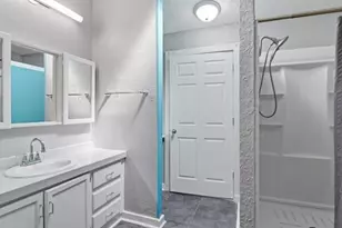 2451 S 92nd St, West Allis, WI 53227 - Photo 15