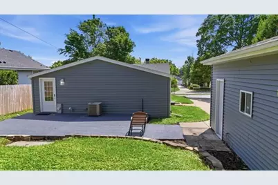 2451 S 92nd St, West Allis, WI 53227 - Photo 27